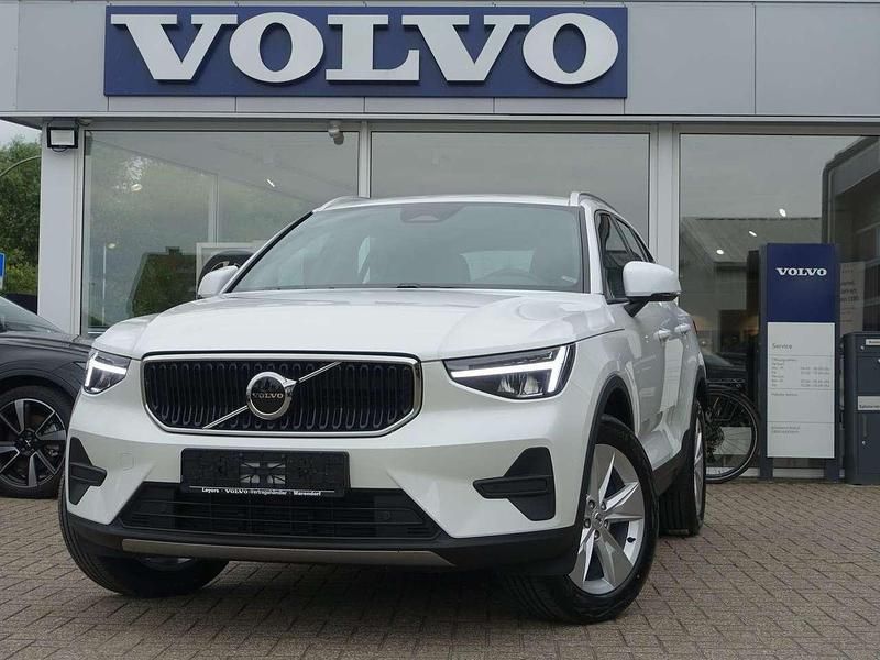 Crystal white Gebraucht 2024 Volvo XC40 Core SUV | 33.900 € (Superpreis) - Bild 1/4