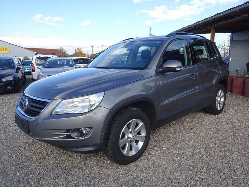 Grau Gebraucht 2008 VW Tiguan Track & Field SUV | 4.400 € (Fairer Preis) - Bild 1/4