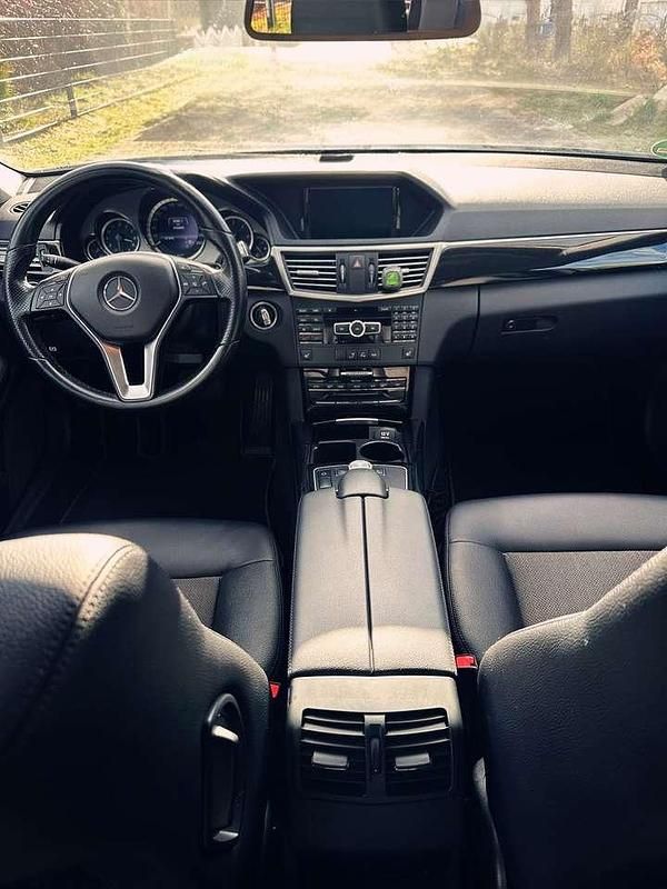 Gebraucht Mercedes E220 Avantgarde 170 PS (125 kW) 2012 Grau Kombi