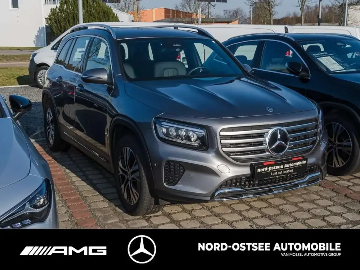 Gebraucht Mercedes GLB220 Progressive 190 PS (139 kW) 2024 Metalliclack mountaingrau SUV