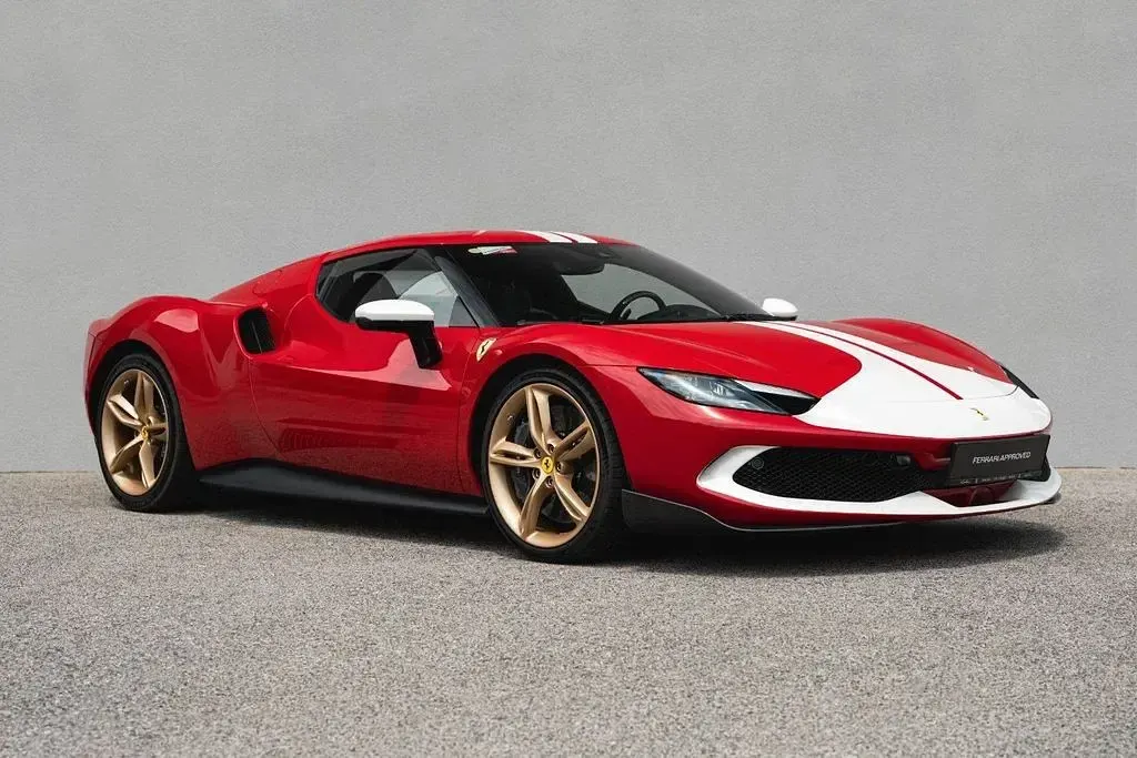 Gebraucht Ferrari 296 829 PS (609 kW) 2023 Rot