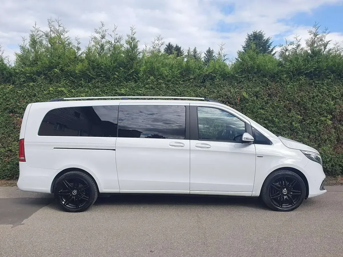 Gebraucht Mercedes V300 AMG 239 PS (175 kW) 2019 Weiß Van / Kleinbus