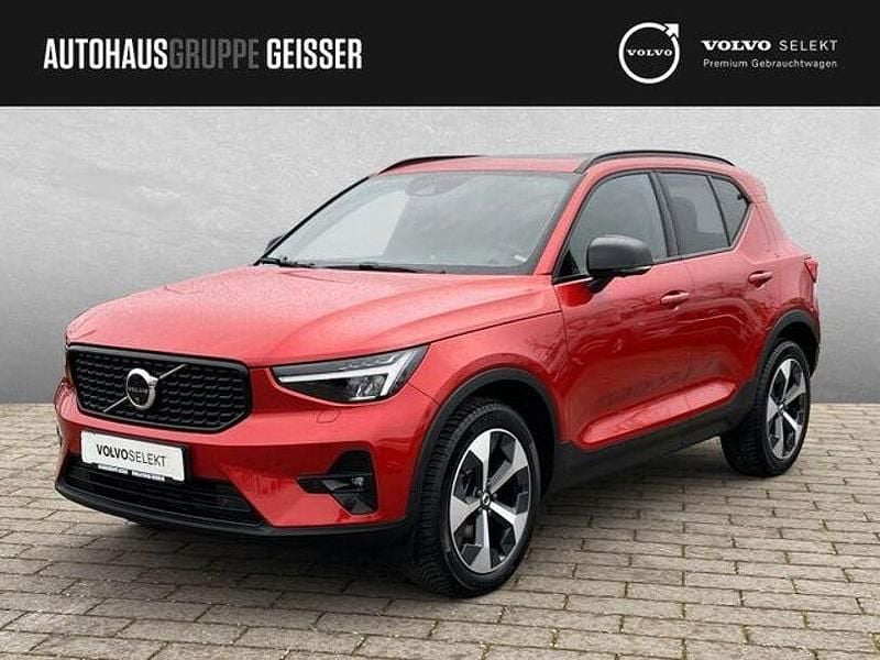 Fusion red Gebraucht 2024 Volvo XC40 Plus SUV | 29.890 € (Superpreis) - Bild 1/4