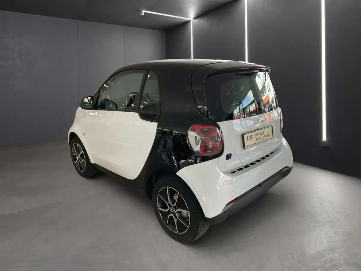 Gebraucht Smart ForTwo Electric Drive Exclusive 60 kW (82 PS) 2024 Weiß Coupé