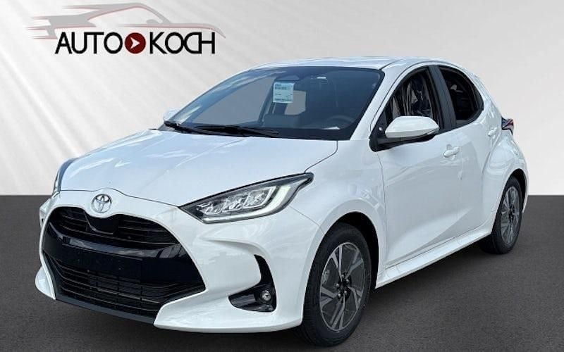Neu Toyota Yaris Hybrid Business Edition 131 PS (96 kW) 2025 Weiß Limousine