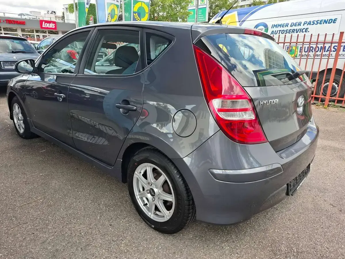 Gebraucht Hyundai i30 Edition 90 PS (66 kW) 2011 Steel gray Kleinwagen