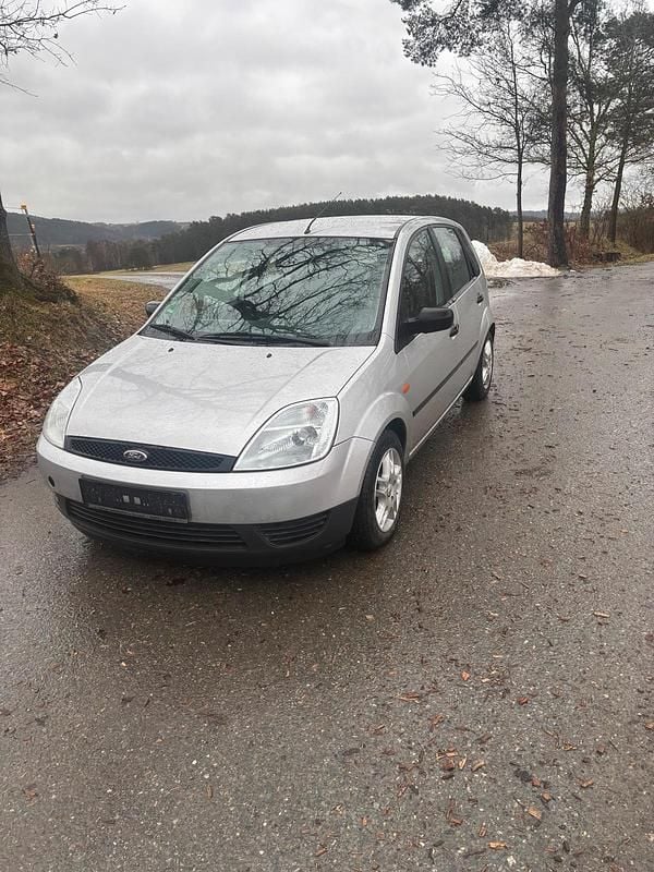 Gebraucht Ford Fiesta 60 PS (44 kW) 2004 Silber Kleinwagen