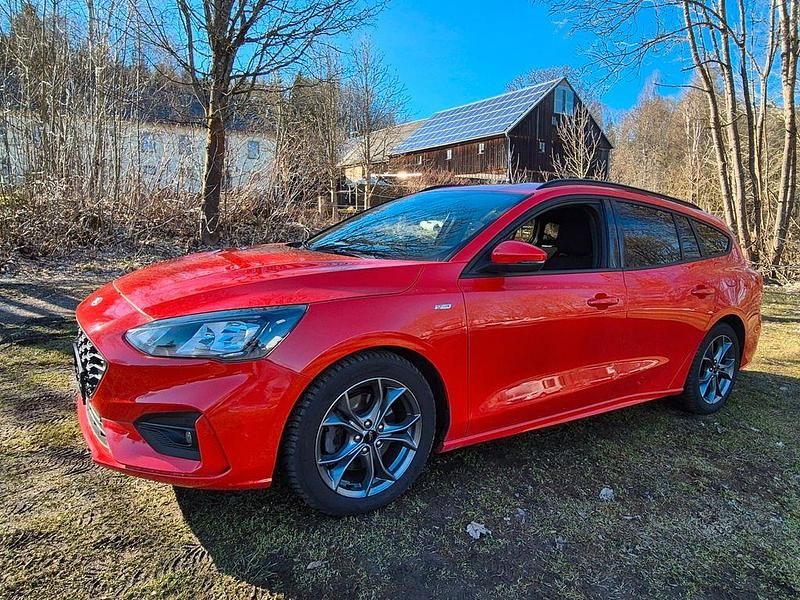 Gebraucht Ford Focus ST-Line 155 PS (114 kW) 2020 Rot Kombi