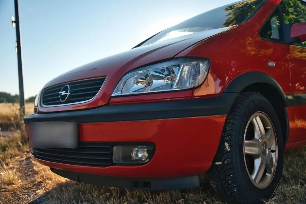 Gebraucht Opel Zafira Elegance 125 PS (91 kW) 2000 Rot Van / Kleinbus
