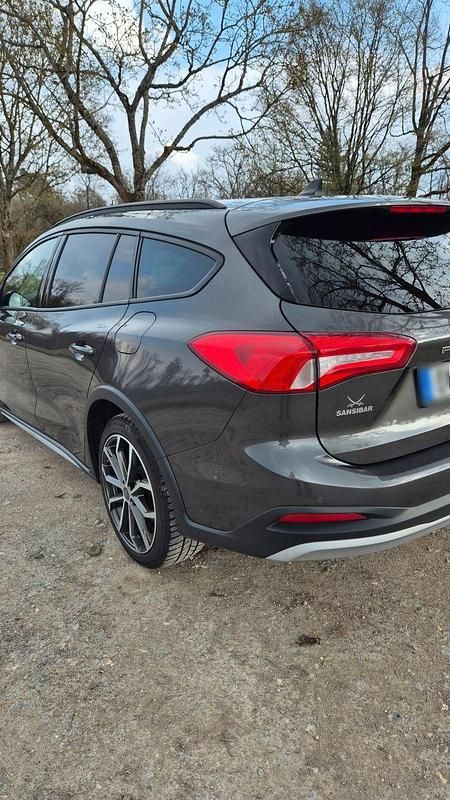 Gebraucht Ford Focus Active X 150 PS (110 kW) 2020 Grau Limousine