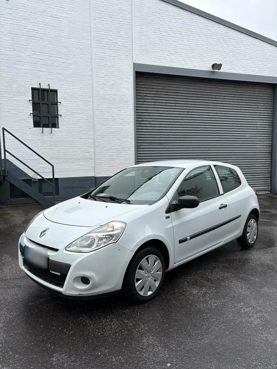 Gebraucht Renault Clio II 75 PS (55 kW) 2011 Weiß Limousine