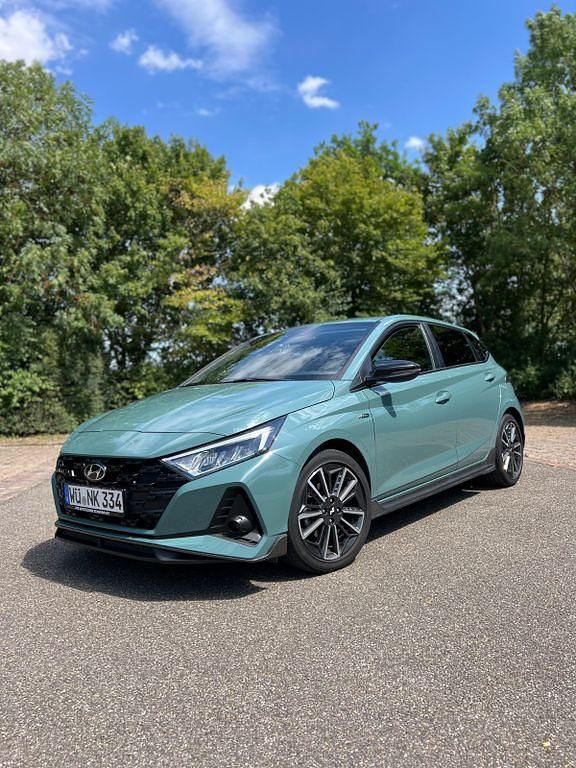 Grün Gebraucht 2023 Hyundai i20 N Line Limousine | 21.000 € - Bild 1/4
