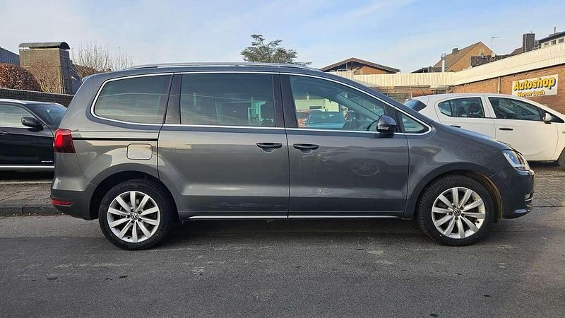 Gebraucht VW Sharan Highline 150 PS (110 kW) 2018 Indiumgrau metallic Van / Kleinbus