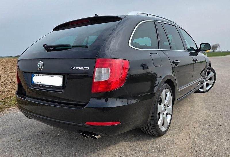 Gebraucht Skoda Superb Elegance 200 PS (147 kW) 2011 Schwarz Kombi