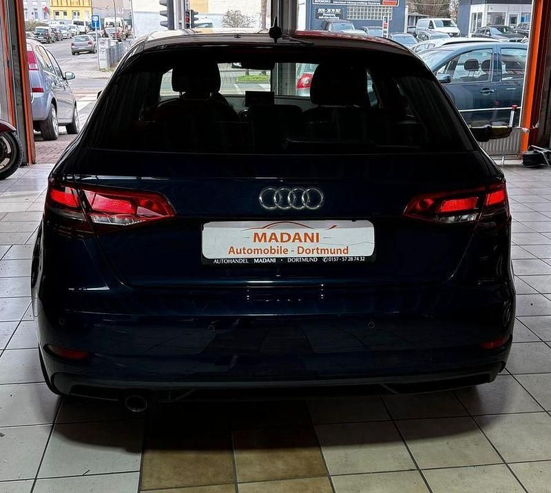 Gebraucht Audi A3 Basis 116 PS (85 kW) 2020 Blau Limousine