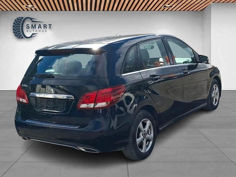 Gebraucht Mercedes B180 109 PS (80 kW) 2016 Schwarz Van / Kleinbus