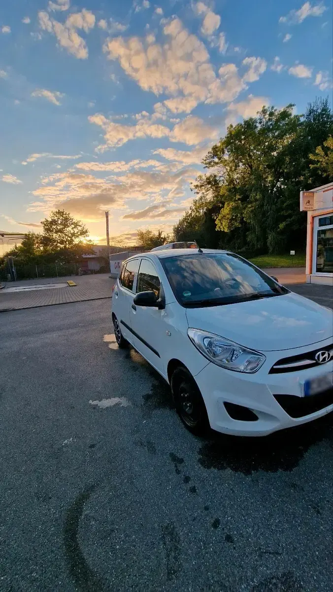 Gebraucht Hyundai i10 69 PS (50 kW) 2012 Weiß Kleinwagen