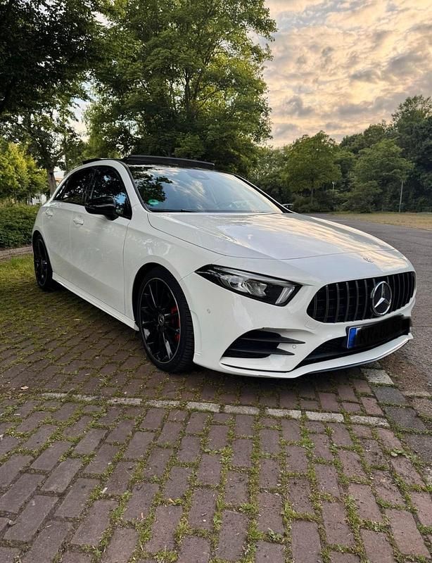 Weiß Gebraucht 2019 Mercedes A220 AMG line Kombi | 26.300 € (Etwas zu teuer) - Bild 1/4