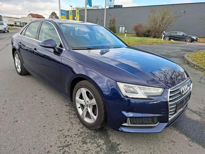 Gebraucht Audi A4 Sport 190 PS (139 kW) 2019 Blau Limousine
