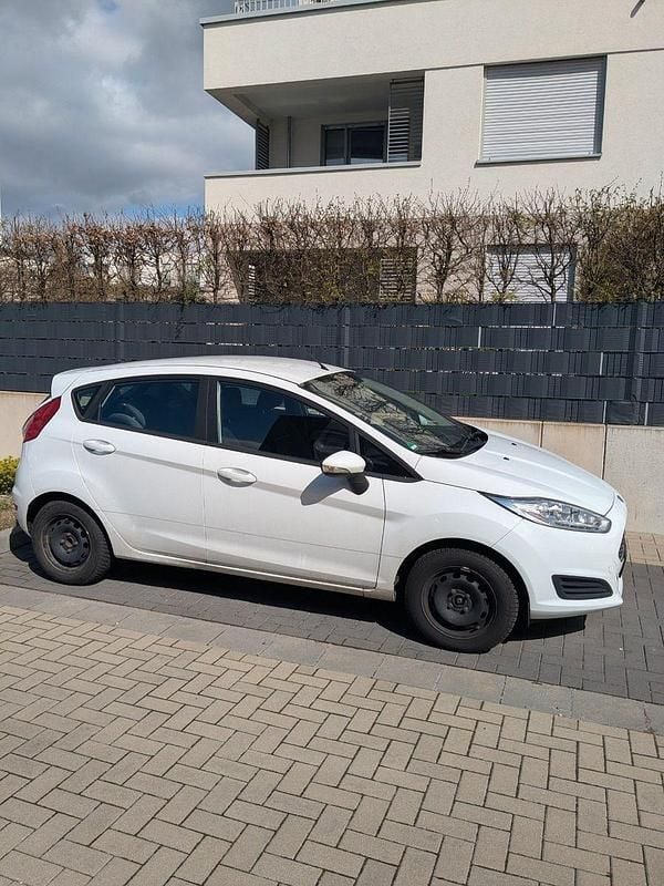 Gebraucht Ford Fiesta Trend 80 PS (58 kW) 2016 Weiß Kleinwagen