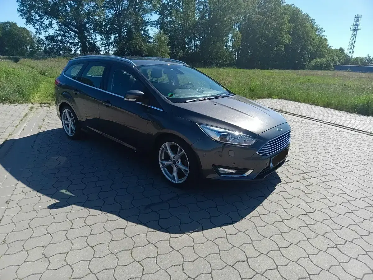 Gebraucht Ford Focus Titanium 120 PS (88 kW) 2015 Grau Kombi