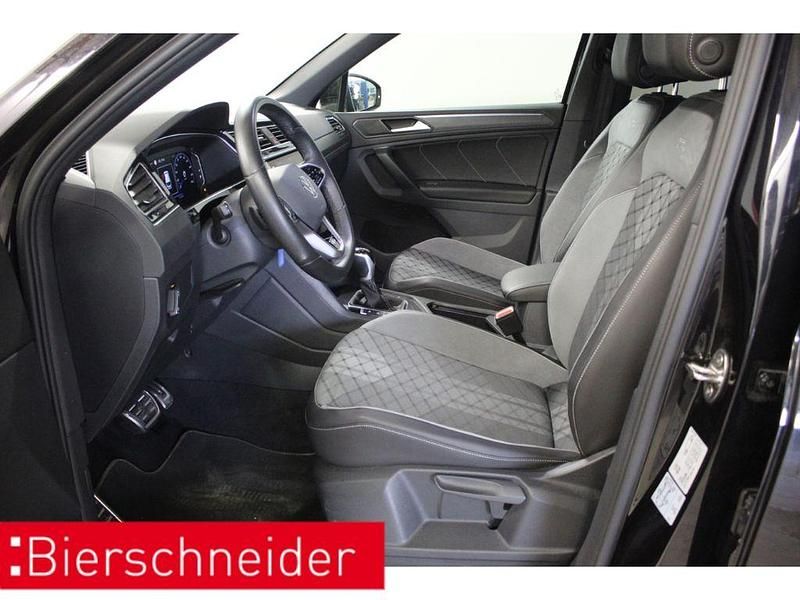 Gebraucht VW Tiguan R-line 150 PS (110 kW) 2024 Schwarz SUV