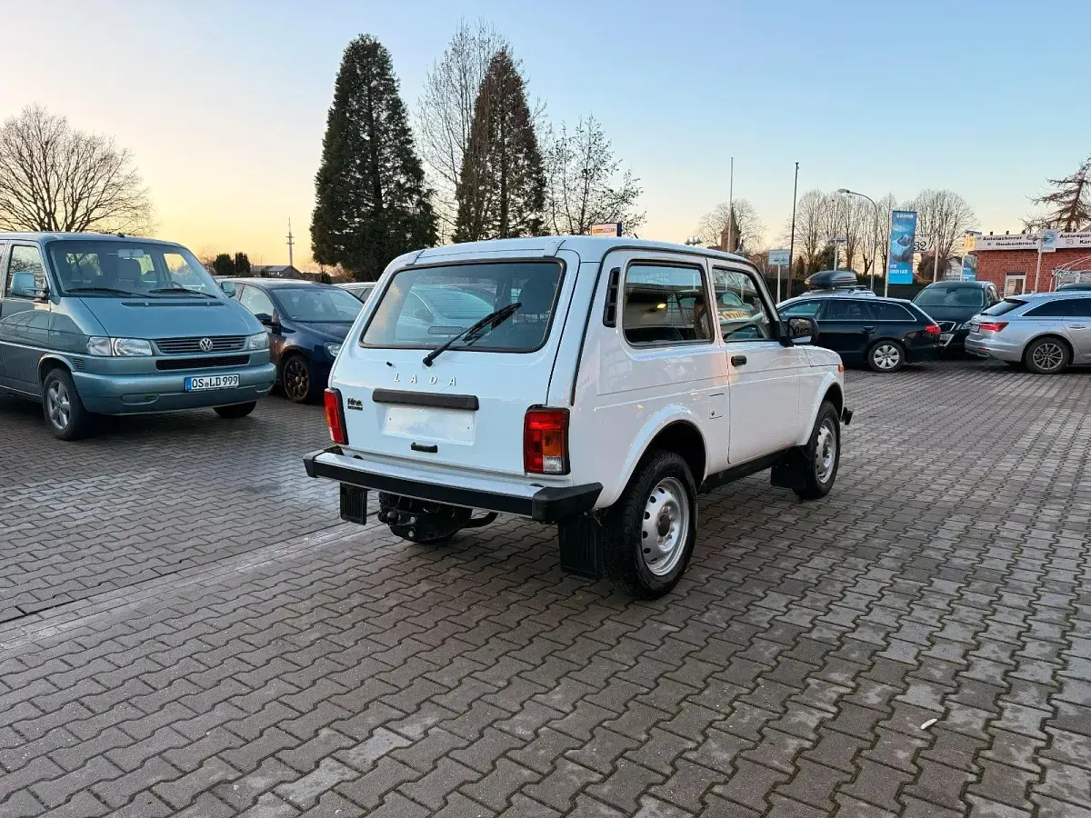 Gebraucht Lada niva 83 PS (61 kW) 2021 Weiß SUV