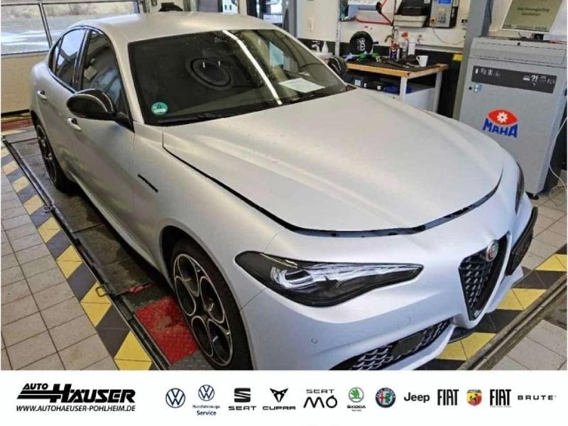 Grau Gebraucht 2023 Alfa Romeo Giulia Competizione Limousine | 38.895 € (Guter Preis) - Bild 1/3