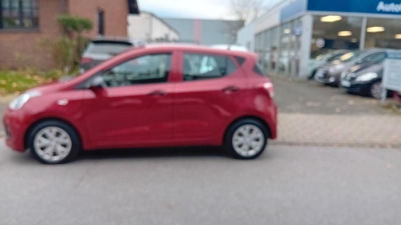 Gebraucht Hyundai i10 Classic 67 PS (49 kW) 2015 Rot Kleinwagen