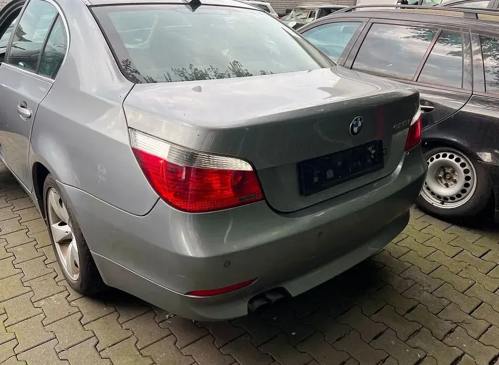 Gebraucht BMW 520 170 PS (125 kW) 2004 Grau Limousine