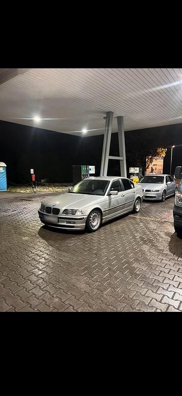 Gebraucht BMW 323 170 PS (125 kW) 1999 Silber Limousine