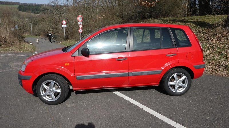 Gebraucht Ford Fusion 80 PS (58 kW) 2006 Rot Kleinwagen