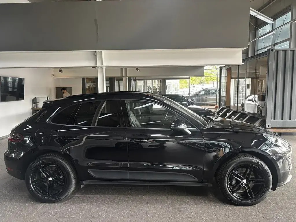 Begagnad Porsche Macan 252 HK (185 kW) 2016 Svart SUV