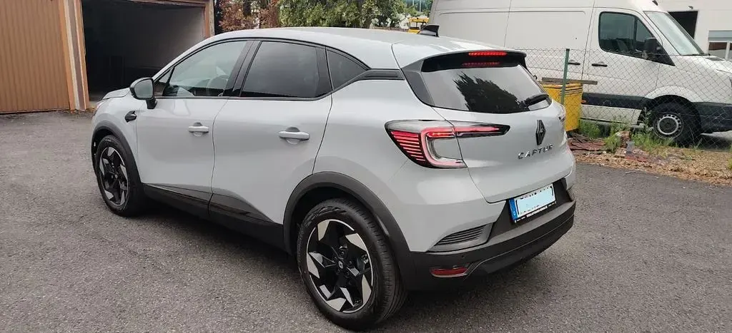 Neu Renault Captur Techno 140 PS (102 kW) 2026 Grau SUV