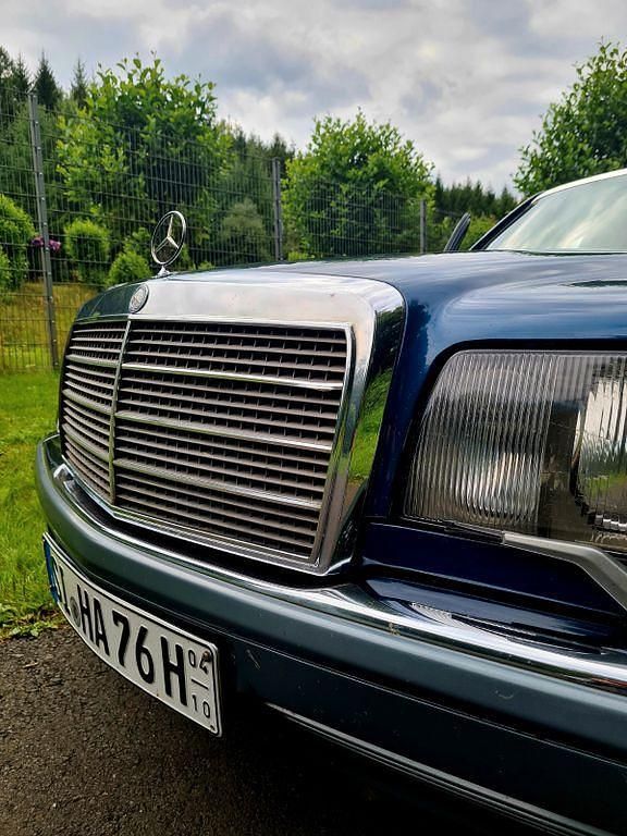 Gebraucht Mercedes E420 205 PS (150 kW) 1986 Blau Limousine