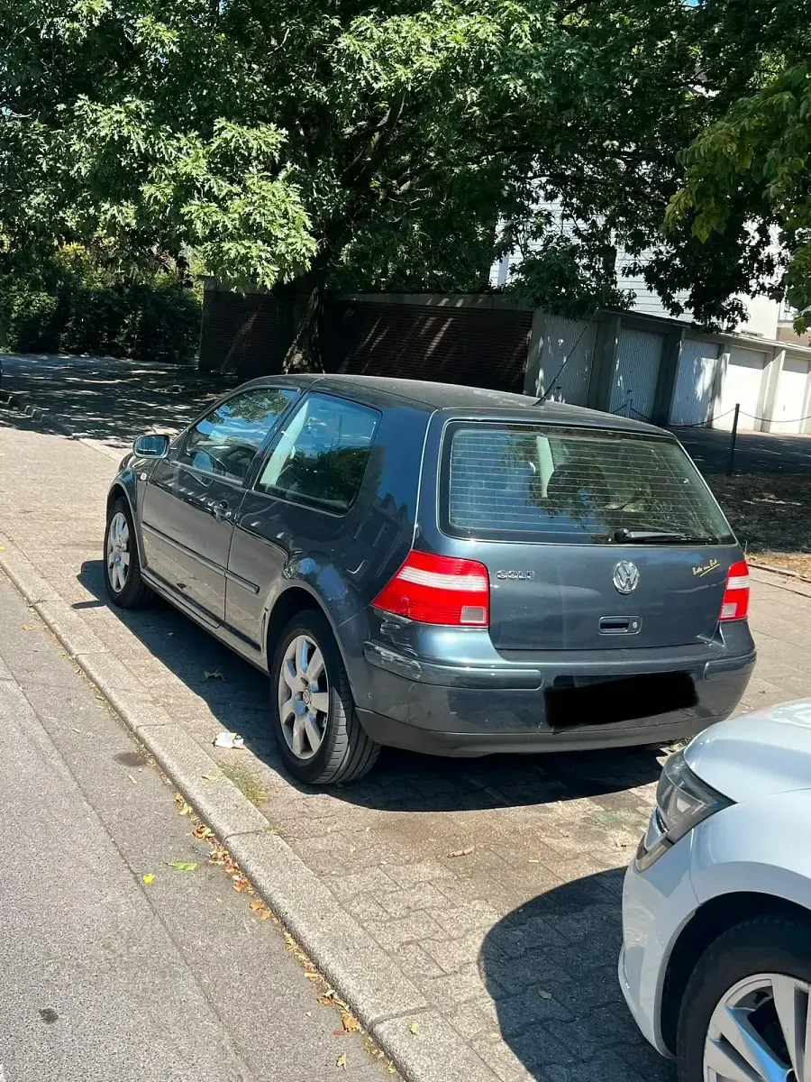 Gebraucht VW Golf IV 100 PS (73 kW) 2005 Blau Coupé