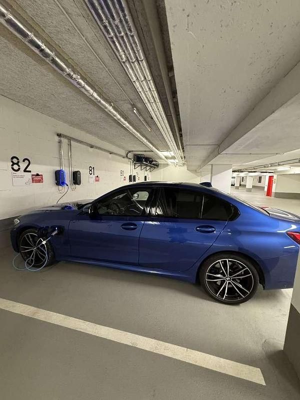 Blau Gebraucht 2019 BMW 330e M Sport Limousine | 34.900 € (Teuer) - Bild 1/4