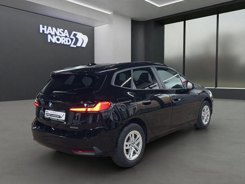 Gebraucht BMW 220 Active Tourer 170 PS (125 kW) 2024 Schwarz Van / Kleinbus