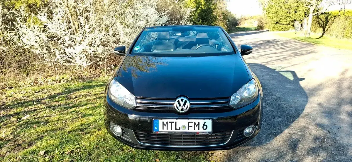 Gebraucht VW Golf Cabriolet Life 105 PS (77 kW) 2014 Schwarz Cabrio