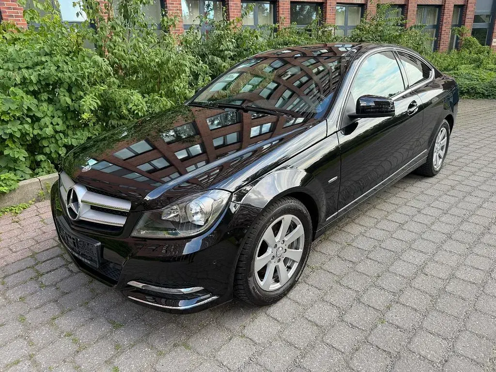 Gebraucht Mercedes C180 156 PS (114 kW) 2011 Schwarz Coupé