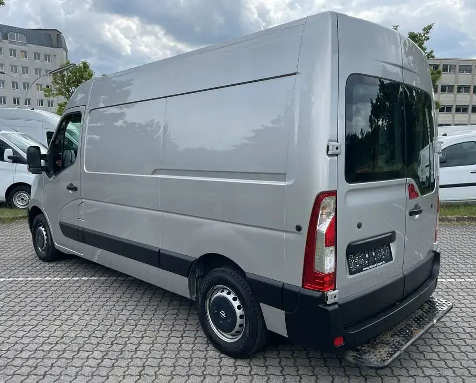 Gebraucht Opel Movano 131 PS (96 kW) 2019 Silber Van / Kleinbus