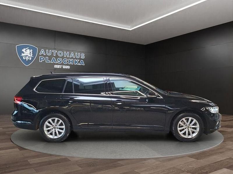 Gebraucht VW Passat Business 122 PS (89 kW) 2022 Deep black perleffekt (schwarz) Kombi