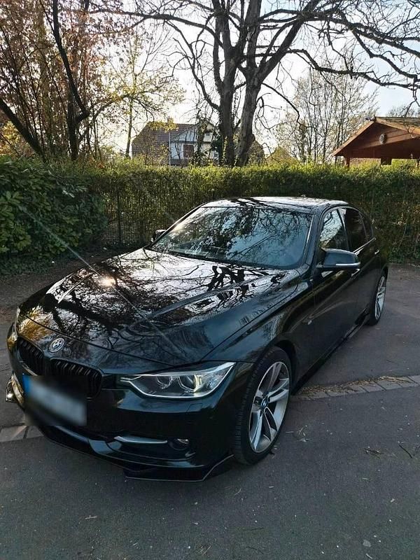 Gebraucht BMW 320 Sport Line 184 PS (135 kW) 2012 Schwarz Limousine
