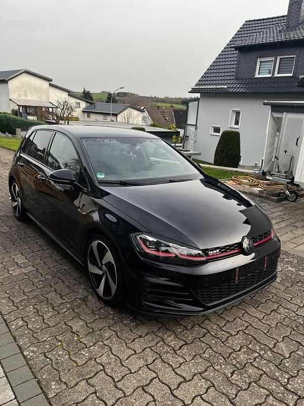 Schwarz Gebraucht 2019 VW Golf VII GTI Kleinwagen | 17.300 € (Guter Preis) - Bild 1/4
