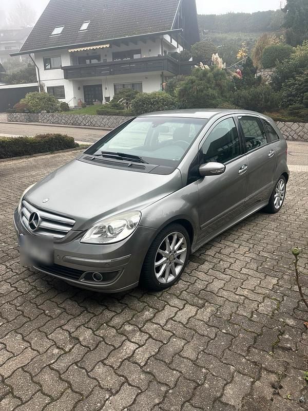 Grau Gebraucht 2008 Mercedes B200 Van / Kleinbus | 3.800 € (Fairer Preis) - Bild 1/3