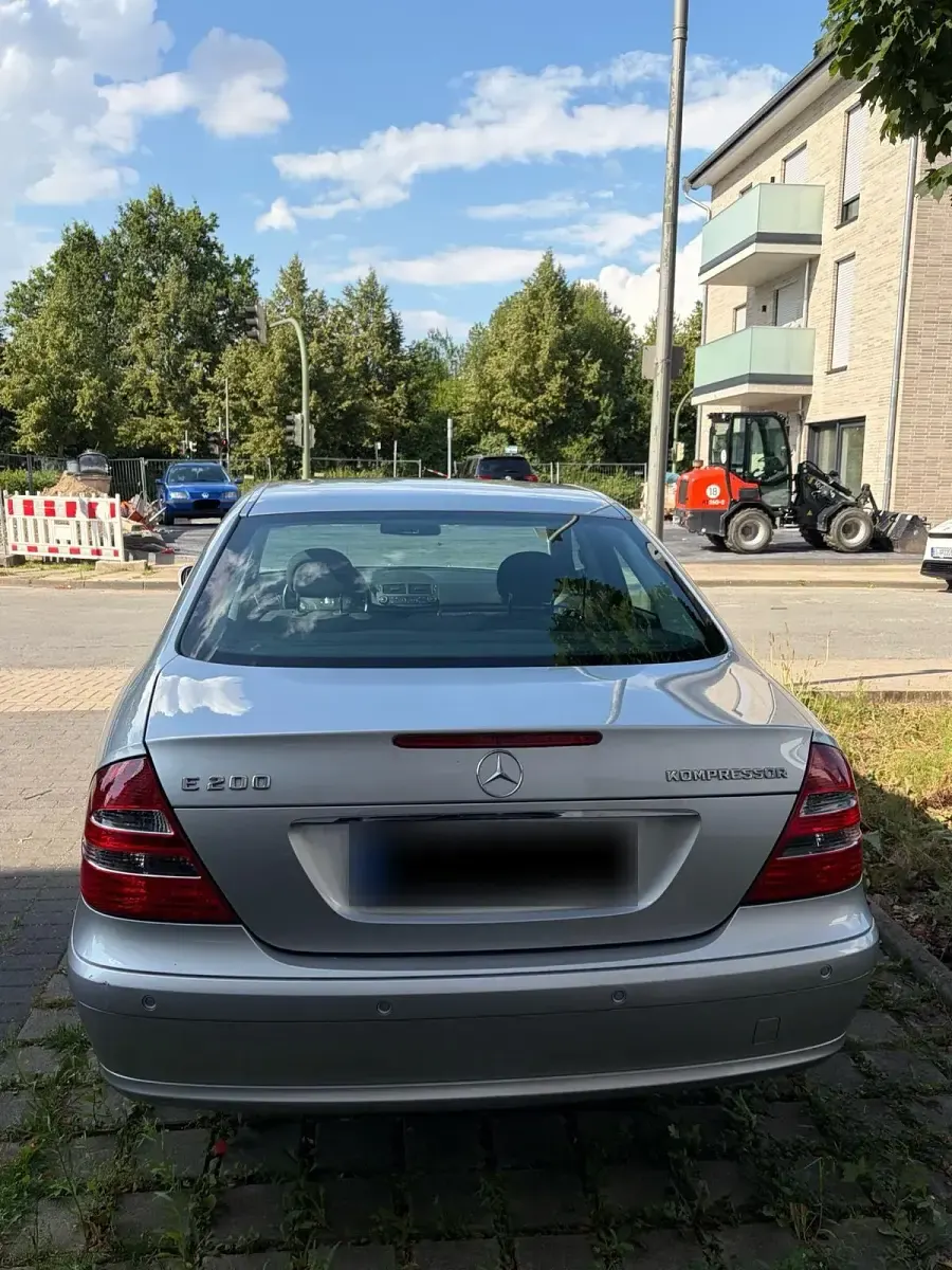 Gebraucht Mercedes E200 163 PS (119 kW) 2005 Grau Limousine