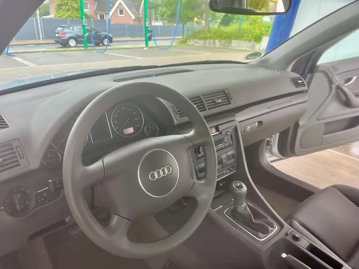 Gebraucht Audi A4 131 PS (96 kW) 2001 Grau Limousine
