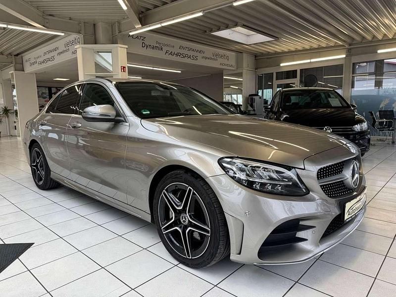 Mojavesilber metalliclack Gebraucht 2019 Mercedes C300 AMG Limousine | 26.990 € (Fairer Preis) - Bild 1/4