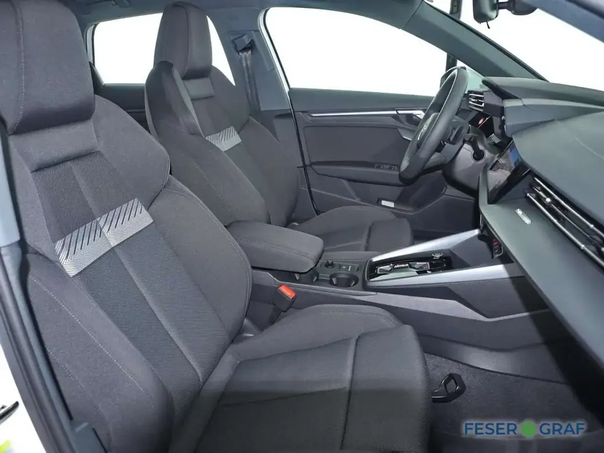 Gebraucht Audi A3 Ambiente 150 PS (110 kW) 2025 Arkonaweiß Limousine