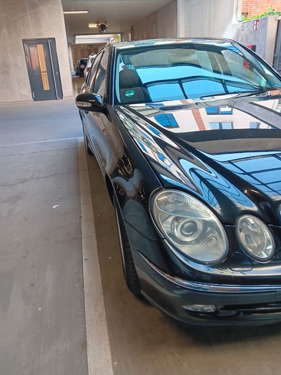 Schwarz Gebraucht 2003 Mercedes E240 Avantgarde Limousine | 3.413 € (Guter Preis) - Bild 1/4